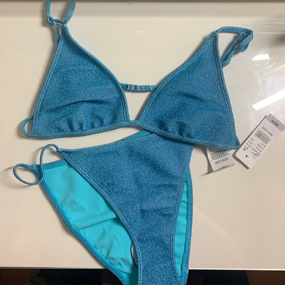 Bikini - Picture 4 of 4